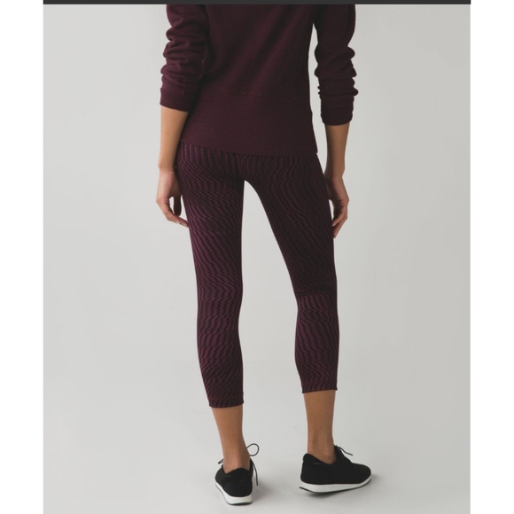 Lululemon Wunder Under Crop - Picture 3 of 12